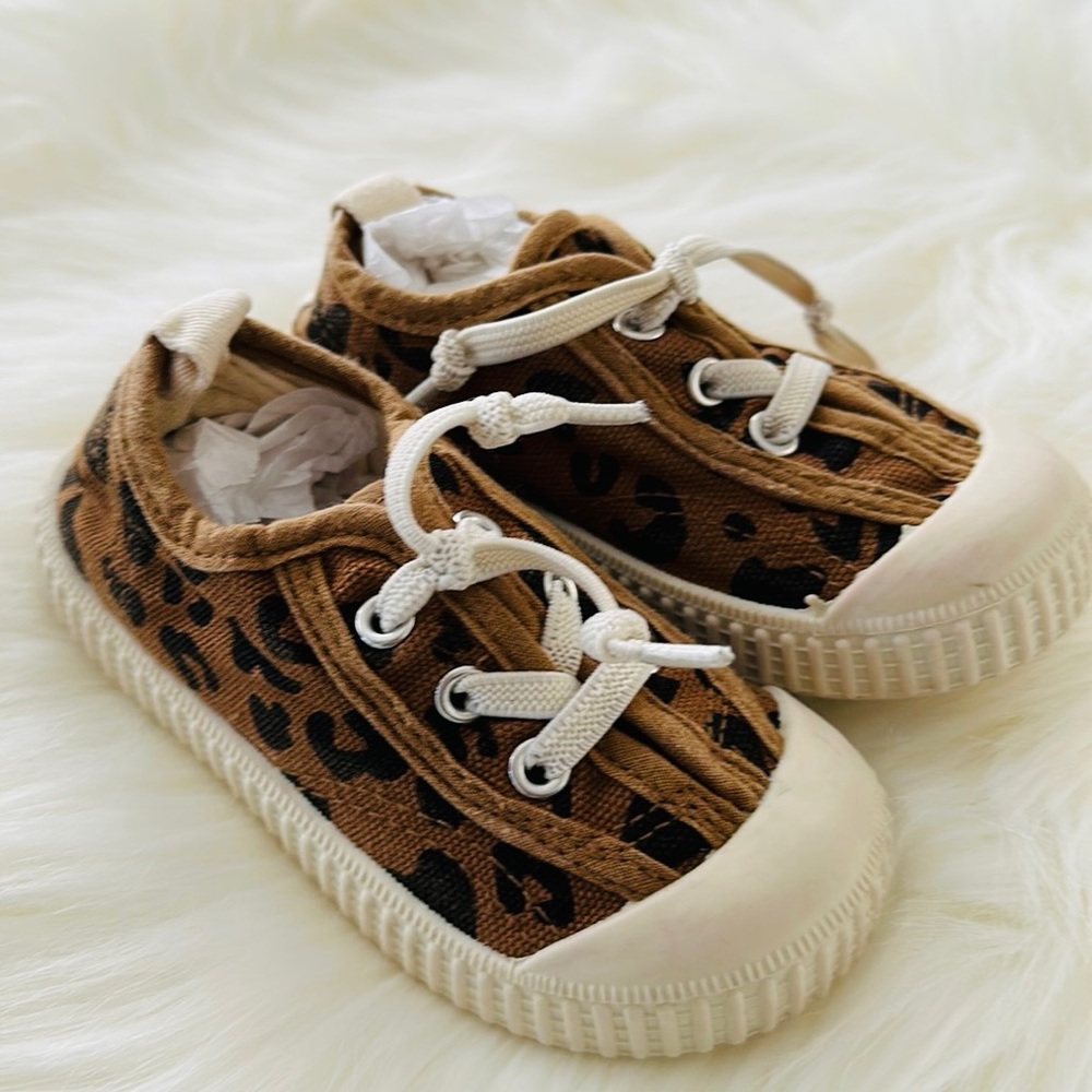 Leopard print toddler shoes size 6